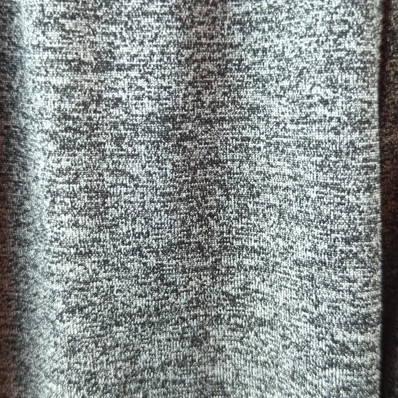 Under Armour sz M Loose Fit Alien Gray Heat Gear Capri Joggers - Picture 4 of 6